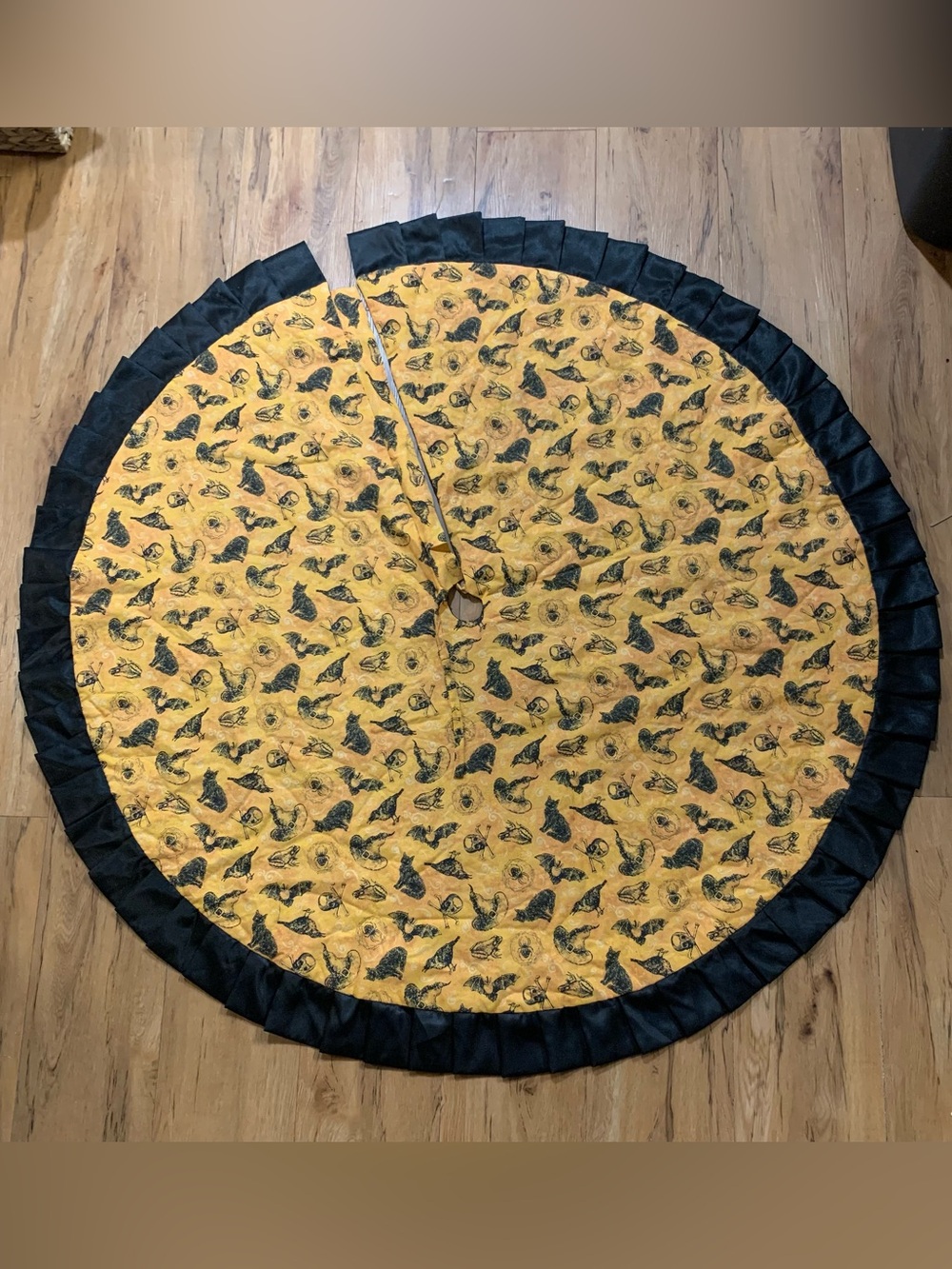 Halloween tree skirt